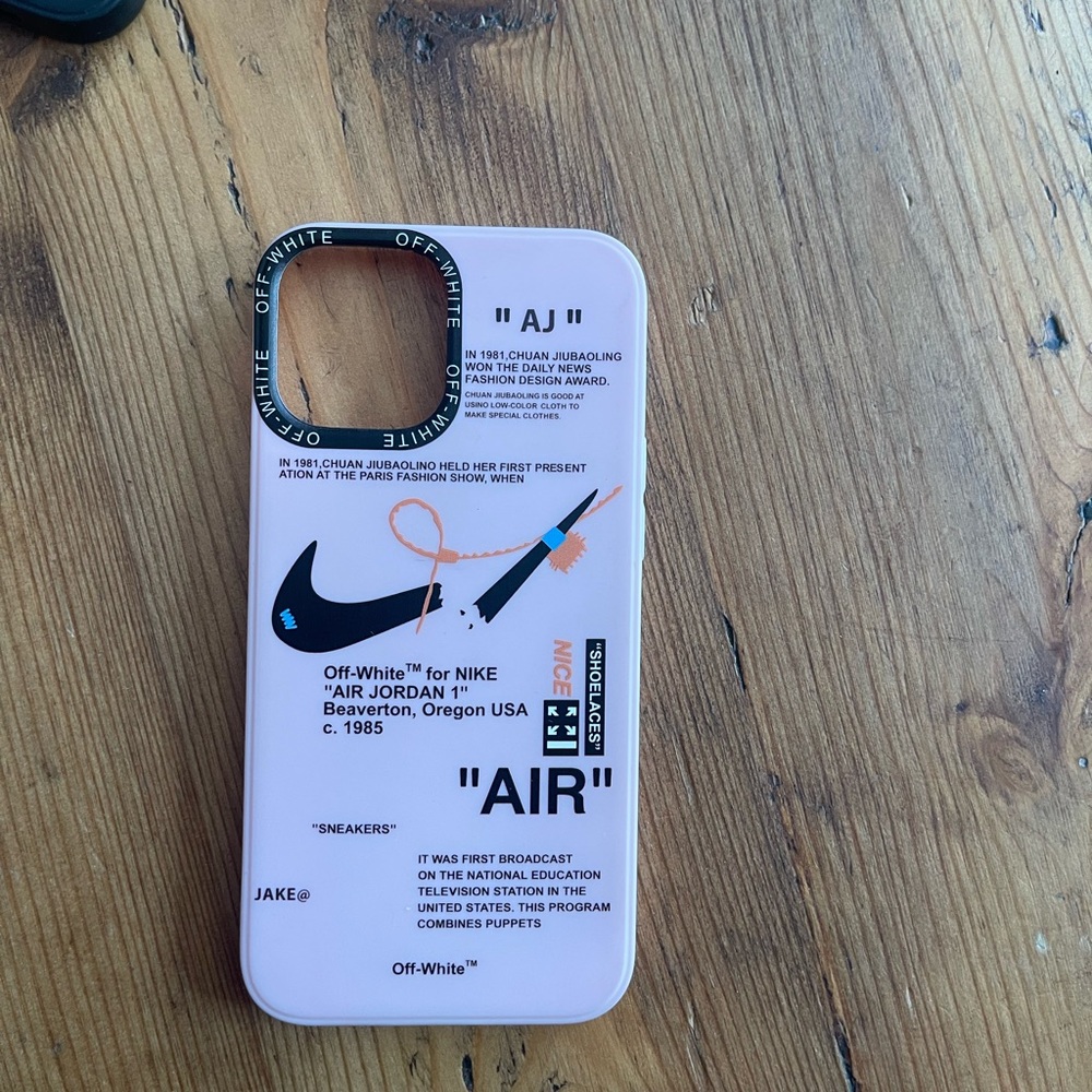 Off-White White Phone Case Sleek Design